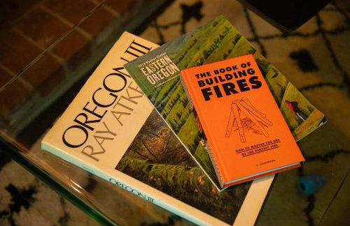 Mid-century Cabin Hideaway - Hot Tub & Fire Pit - Foto 30