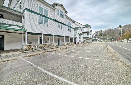 Updated Onekama Resort Condo on Portage Lake! - Foto 21