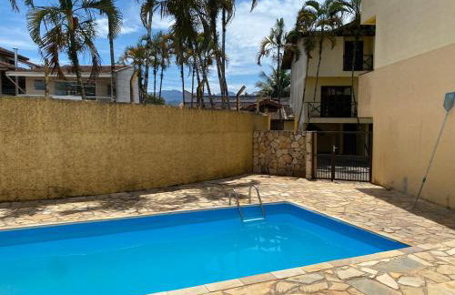 TRIPLEX piscina churrasqueira lava e seca Wi-Fi e 2 TVs em Condomínio com 90m2 no centro de Ubatuba - Foto 14