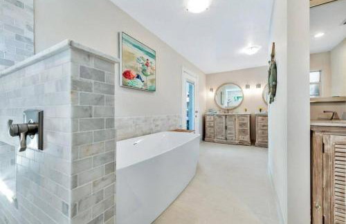 Waterfront Oasis w/ Pool Minutes to Downtown! - Foto 31