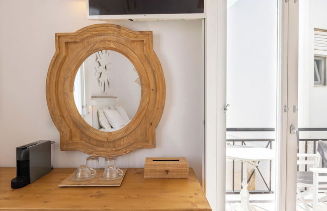 Parosquare Central Suites - Photo 24