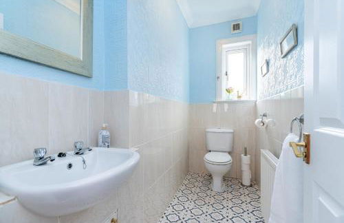 NEW Four Bedroom House - all rooms ensuite - Photo 12