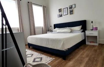 Entire Spacious Vacation Home - 1 mile to all Attractions - Foto 3