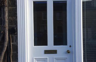 40 Newgate Barnard Castle -Central Location - Court Yard - Dog Friendly - Sleeps 7 - Wood Burner - Complimentary Logs & Wine - Smart TV - Foto 10