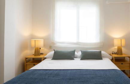 Elegant Malaga Retreat - Photo 18