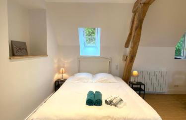 Le Pressoir du Château de Neuville - Piscine chauffée - Jeux - Forêt - Foto 7