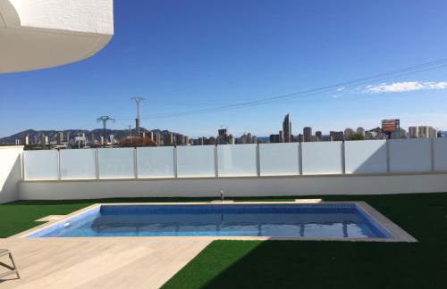 PANORAMISCH modern vakantiehuis in Finestrat bij Benidorm met 3 slaapkamers, gelegen op de 1ste lijn met privézwembad en omheinde privétuin, zicht op zee, de bergen met 'Kilómetro Vertical del Puig Campana' en op de skyline van Benidorm City en Finestrat - Foto 34