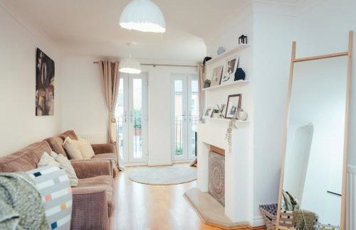 5 Bed Family Home- Free Parking - Foto 7