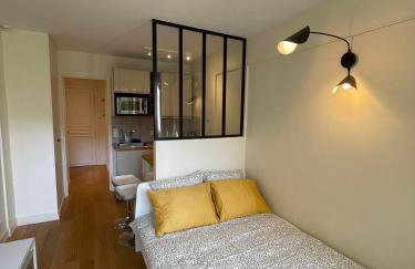 Studio with Balcony 800m to Trocadéro and Tour Eiffel - Photo 3