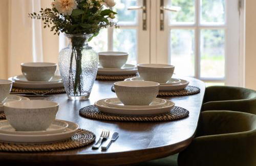 Luxury Spacious 3-Bed City Oasis Just 10 Mins from Centre with Free Parking - Foto 19