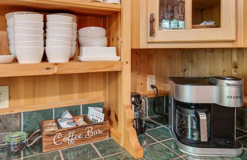 Lake Lure Oasis in the Woods w/ Hot Tub & More! - Foto 5