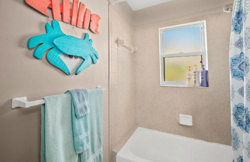 Sunset Serenity - 3BR Beach Townhome with outdoor patio - NEW HOT TUB, Steps to Ocean Fun! - Foto 31