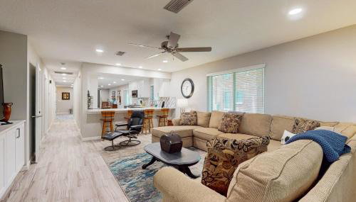 Updated house with enclosed yard, patio, central AC, & washer/dryer - Foto 4