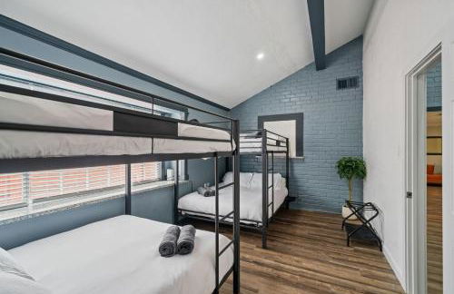 Amazing 4BR 2BA Winter Home with Pool & Game-Movie Room - Foto 29