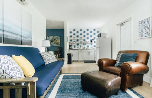 New & Blue - 2 blocks to the beach - Photo 5