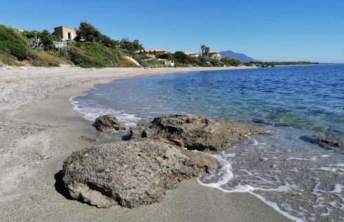 La Caletta Corsa Apartments - 2 Camere con Terrazza Privata, Aria Condizionata, 100m dal Mare - Foto 3