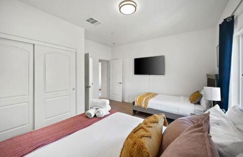 Views, Gameroom, Saltwater Pool & Hot tub, Firepit by MariamsBnb - Foto 29