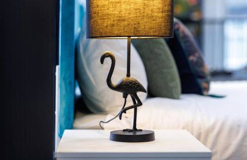 Luxury Mirror Party Pad with 4 Bedrooms! - Foto 16