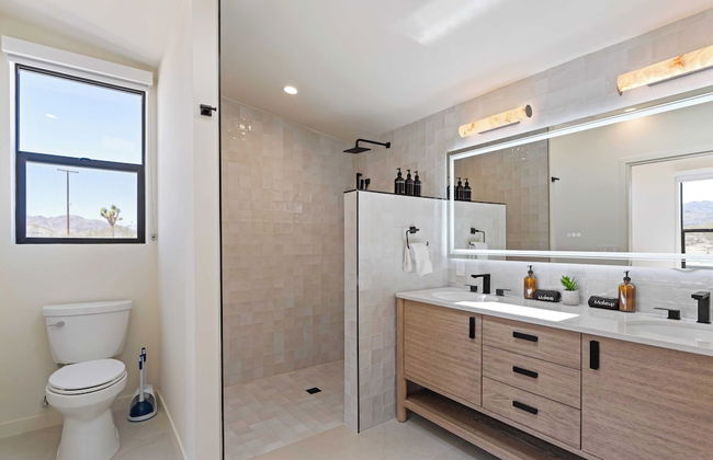 Private Pool, Hot Tub, Firepit Modern Oasis Blue Mirage by Avantstay - Foto 11