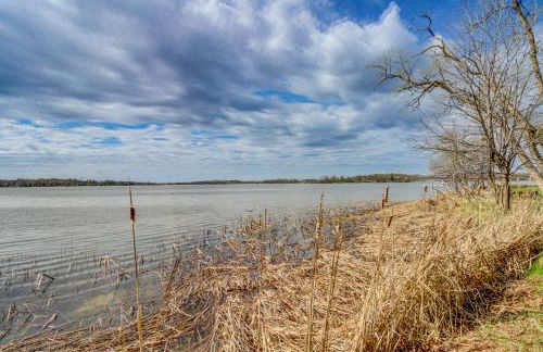 Pelican Rapids Lake House with Water Views and Dock! - Foto 38