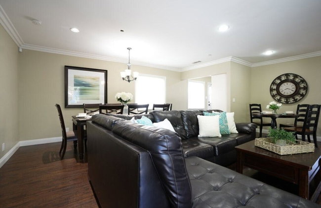 Classy 4 Bedroom 3 Bath Pool Home 3/4 Mile Walk To Disney - Foto 32