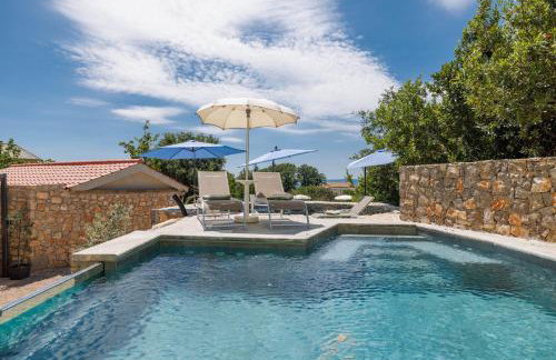 Villa Melary with Pool and Jacuzzi - Photo 28