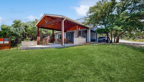 Lovely home on 2+ acres with views, firepit & outdoor kitchen - wedding perfect - Photo 3