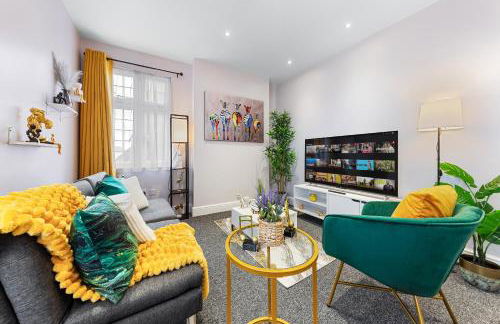 Stylish & Modern 2-Bedroom London Hideaway - King Bed- Sleeps 6 - Parking Available - Instant Book - 20 Percent Off Long Stays! - Foto 1