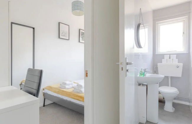 Lovely 4 Bed House w Garden, 1 Stop to Waterloo - Foto 11