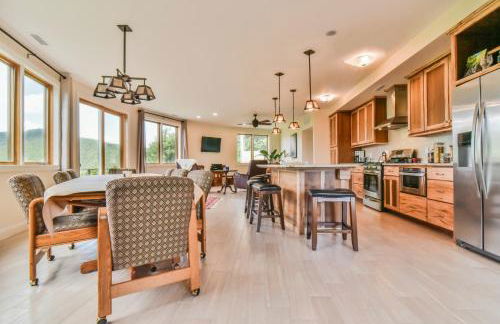 Skytop Chalet Pet Friendly, Hot Tub and Views - Foto 11