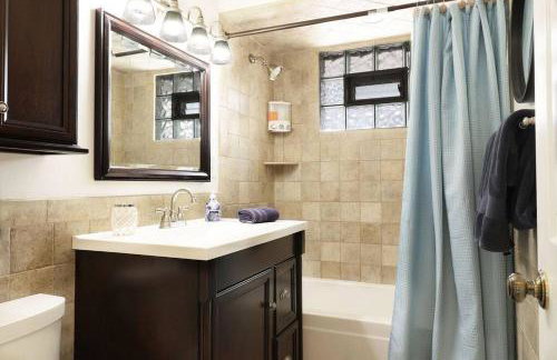 Chain O Lakes Nautical 4Bed 3Bath Waterfront with Bonus Room, Large Deck and Hot Tub - Foto 18