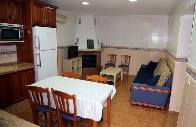 Villa Ana Apartments - Photo 20