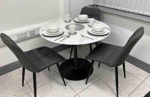 Corner House 2-Bed Townhouse Sleeps 3 - Photo 15