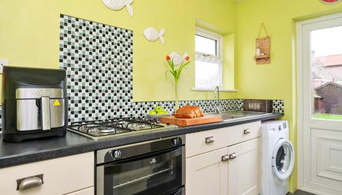 Finest Retreats - Llys Llewellyn - Photo 2, stove