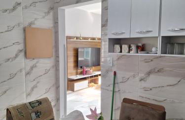 Apartamento com Estacionamento, Wi-Fi, Ar condicionado a 300 metros da Praia da Enseada no Guarujá. - Foto 18