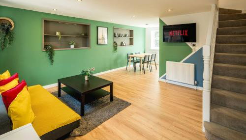 Family-Friendly 3-Bed House with Huge Garden - Foto 5