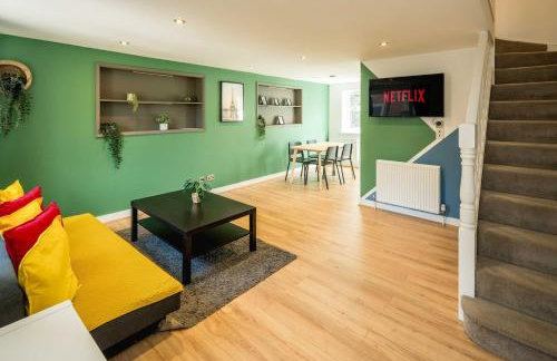 Family-Friendly 3-Bed House with Huge Garden - Foto 5