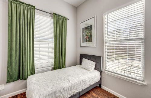 Walk to Parks and Dining Pet-Friendly Home with Yard! - Foto 19