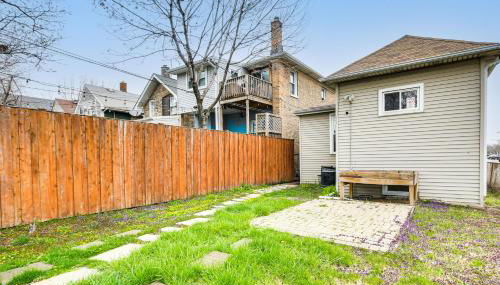 Pet Friendly 8 Mi to Chicago - Fenced Backyard! - Foto 3