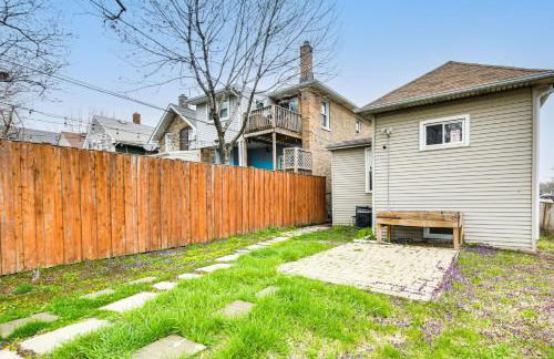 Pet Friendly 8 Mi to Chicago - Fenced Backyard! - Foto 3