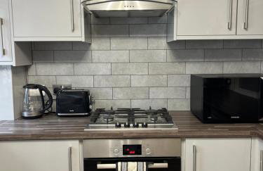 Stylish Designer Cottage - Sleeps 7 - Free Parking - Photo 12