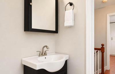 Charming Townhouse Retreat by CozySuites - Foto 23
