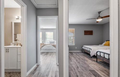 Retreat close to Lewisville Lake with pool, pet ok - Photo 47