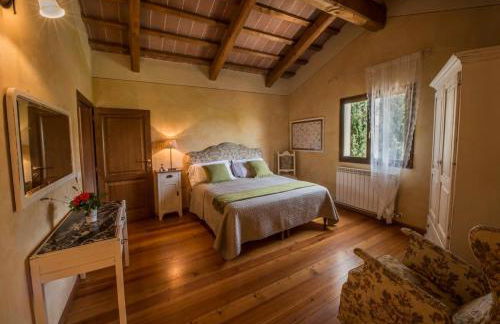 Elegant And Refined Villa With A Beautiful Blue Pool - Photo 16