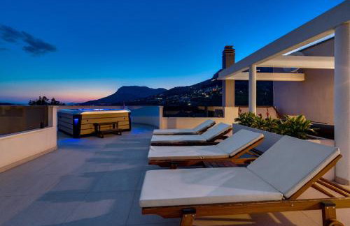 VILLA CVITA is a modern 5-bedroom villa with a Jacuzzi, a Gym and Finnish Sauna, a heated pool, and amazing views - Foto 43