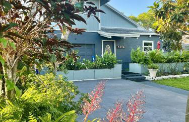 Artistic Retreat, King Suite with Private Balcony! - Foto 50