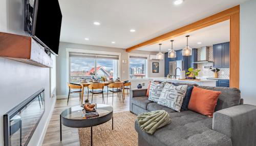 Spacious 3BR Home Sleeps 8 Private Backyard - Foto 4