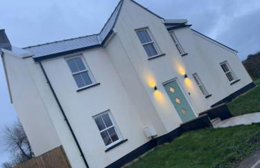 3 Bed house near Tenby with Hot Tub - Photo 3