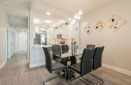 Greenlinks at Lely Luxury White Orchid Fully Renovated Modern 1st floor 3bdr Golf Resort Villa - Photo 9