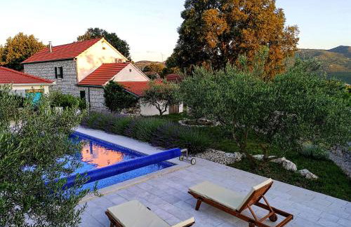 Charming stone house with private pool & jacuzzi - Holiday Home Vera - Photo 43